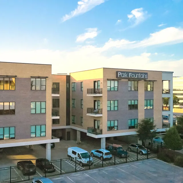 Park Fountains at Preston Hollow
