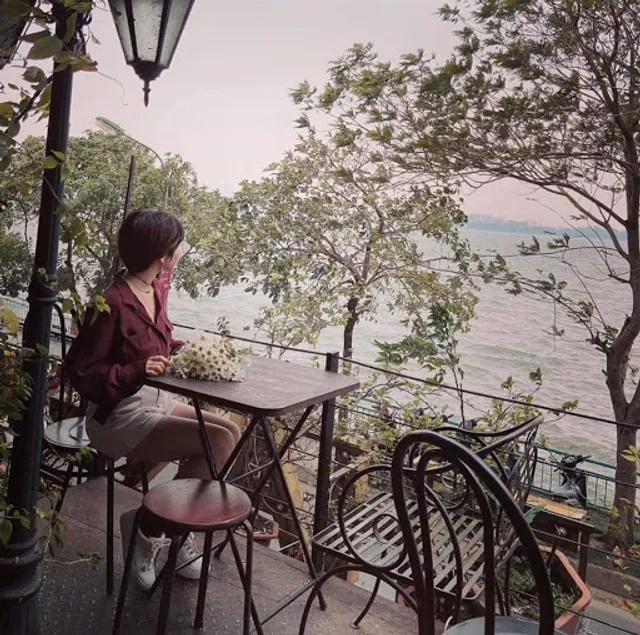 October Lounge, Coffee & Studio