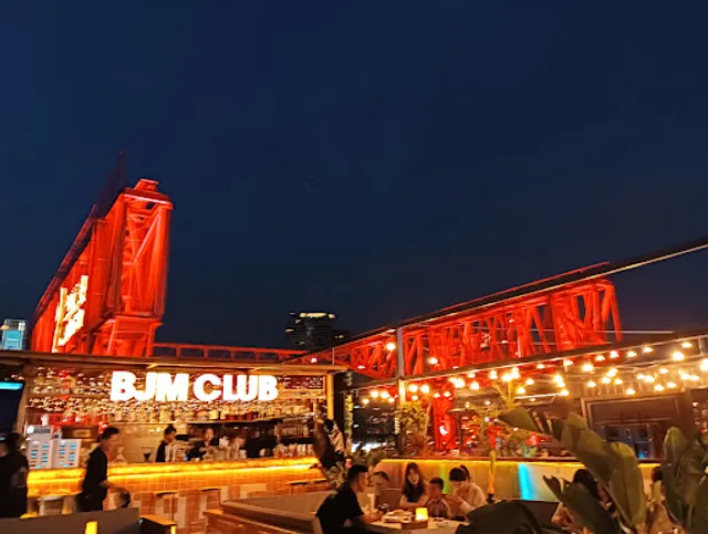 Zhujiang Party Pier Beer Culture & Art Zone Parking Lot