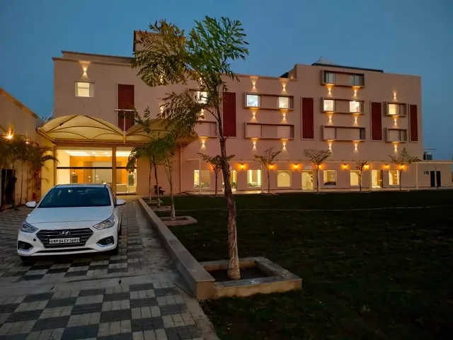 Grand Bhelsa Hotel & Resorts
