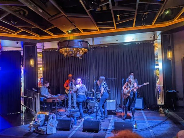 Commonwealth Bar and Lounge