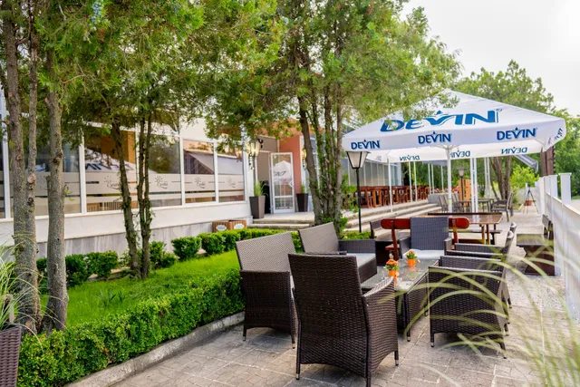 Хотел Ескана