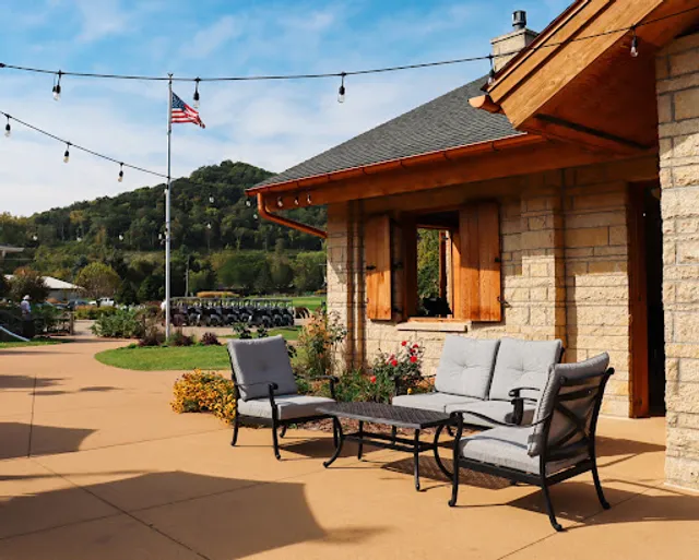 Signatures Restaurant & The Grill