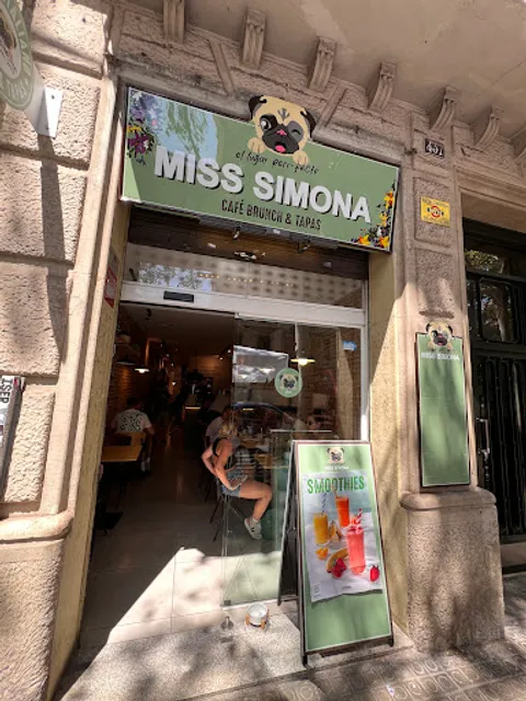 Miss Simona Calle Valencia I Brunch en Sagrada Familia