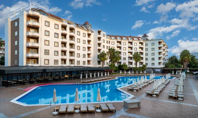 Royal Garden Select & Suite Hotel