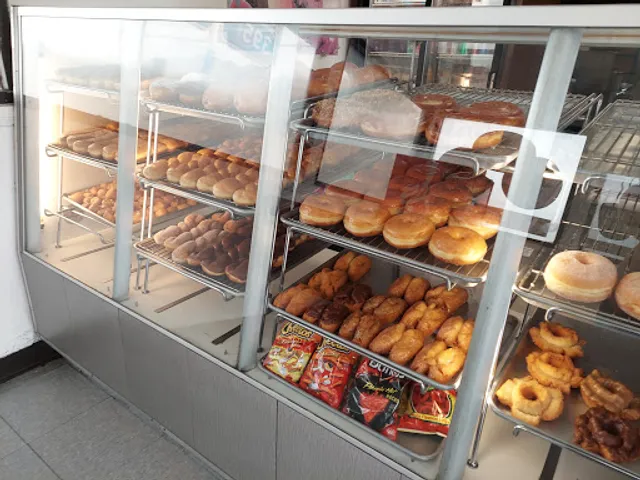 Howard's Donuts & Deli