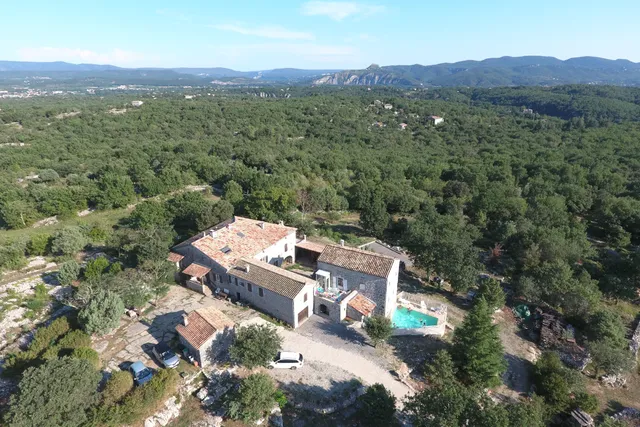 Mas de Piépas : Gîtes + piscine en Sud Ardèche Méridionale, accès PMR, proche Gorges de l'Ardèche et Vallon-Pont-d'Arc