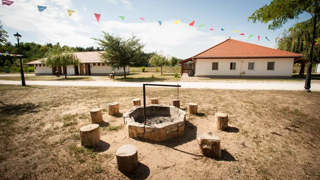 Apartment Park and Camping Cegléd