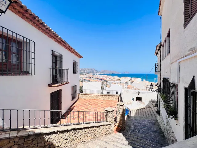 Antic arc d'accés al casc antic