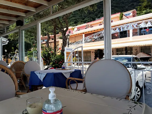 Cariatides. Ristorante, cafe bar