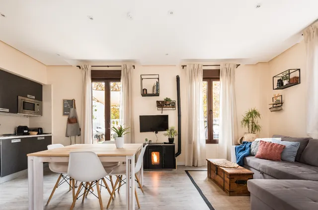 Ático histórico con terraza, chimenea y parking