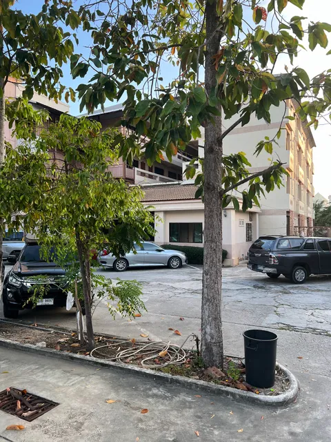 Ratbamrung the apartment.