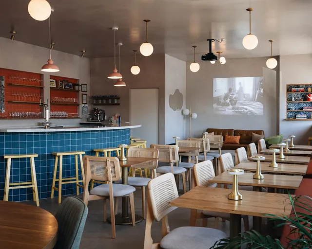 kid sister A WINE BAR