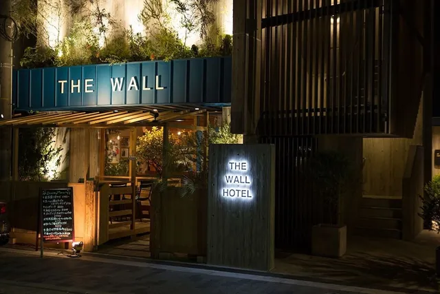 The wall hotel
