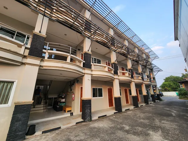 อินเทรน เพลส