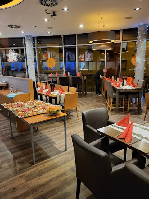 Roundabout - Italian Kitchen*Cafè*Bar*Smokers Lounge