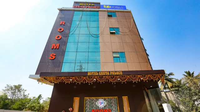 FabHotel Geeta Palace