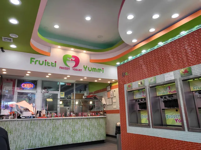 Fruitti Yummi Frozen Yogurt