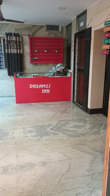 OYO DREAMZZ INN