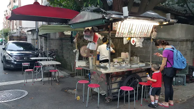 泰順街大樹下甜品攤