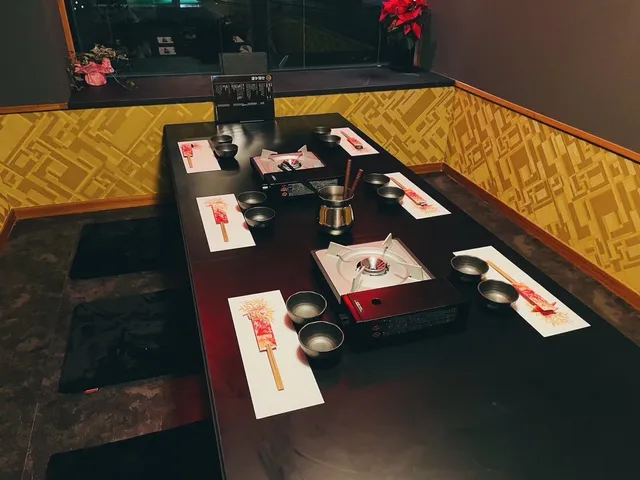 本格薬膳火鍋と沖縄あぐーしゃぶの店 麗〜うらら〜