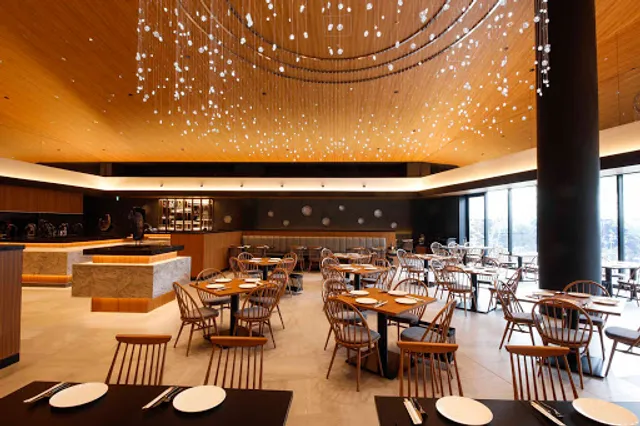 DINING MARCHÉ GREEN COURT