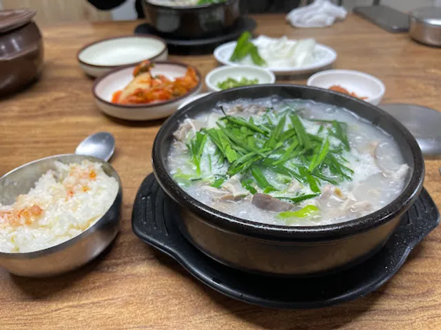 왕가마솥돼지국밥