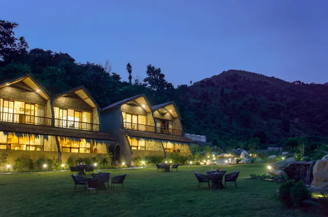 Corbett Vanvaas Resort