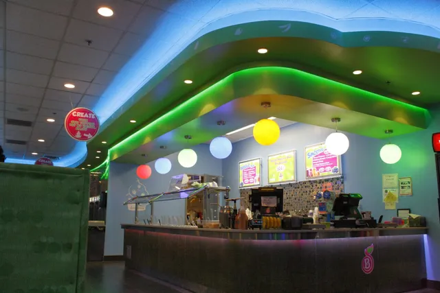 Blueberry Mahwah Frozen Yogurt, Açaí Bowl, Bubble Tea, Smoothie