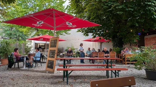 Honolulu Hotel & Biergarten