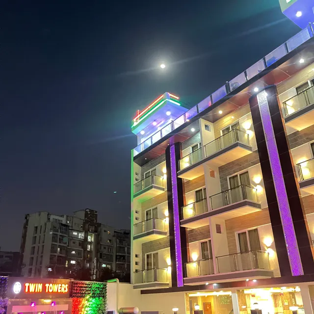 Twin Towers Inn - Unit Of Zero2Z Group