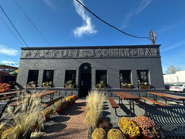 Aaktun Coffee, Restaurant and Bar