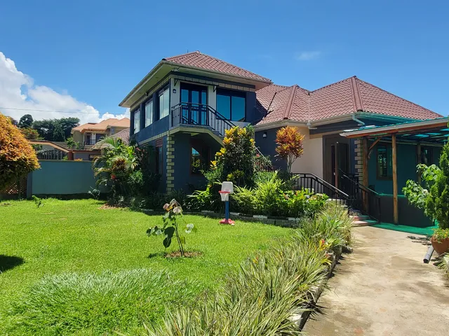 Alice Gardens & Campsite