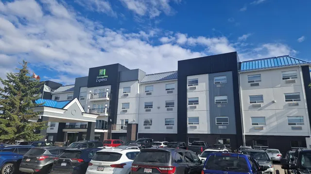 Holiday Inn Express & Suites Calgary South-Macleod Trail S, an IHG Hotel