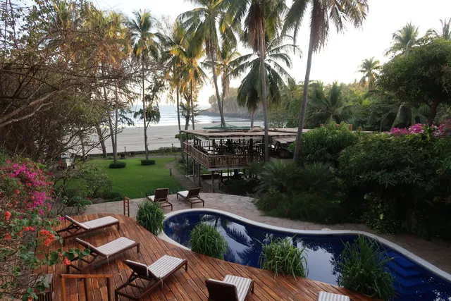 Las Flores Beach Resort - Las Flores Experience