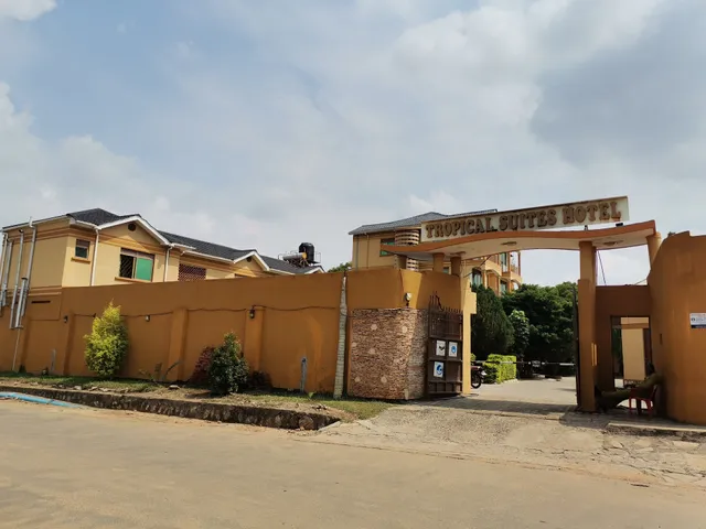 Tropical Suites Hotel
