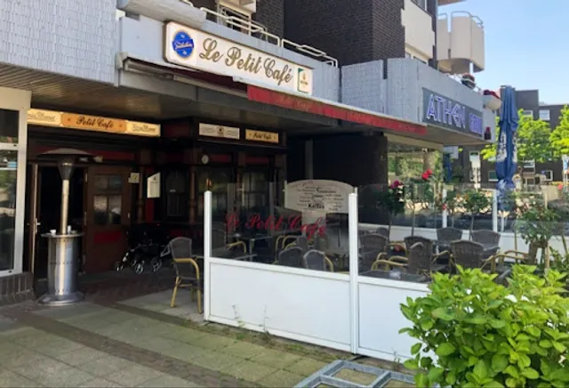 Le Petit Cafe´