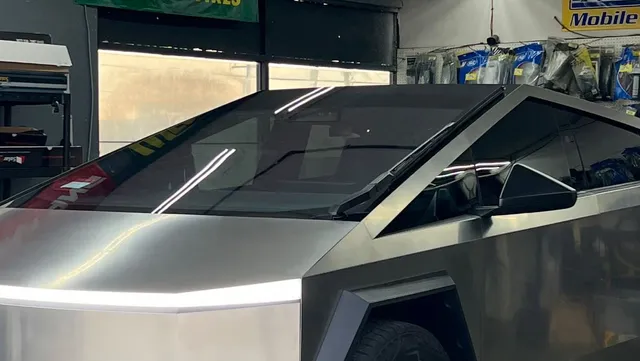 VIVID TINT N AUDIO CUSTOMS