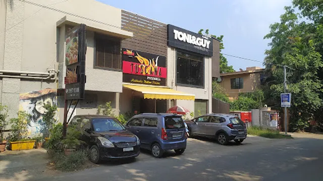 Tuscana Pizzeria at Wallace Garden