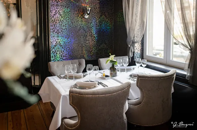 La Cour De La Reine / Restaurant Spa