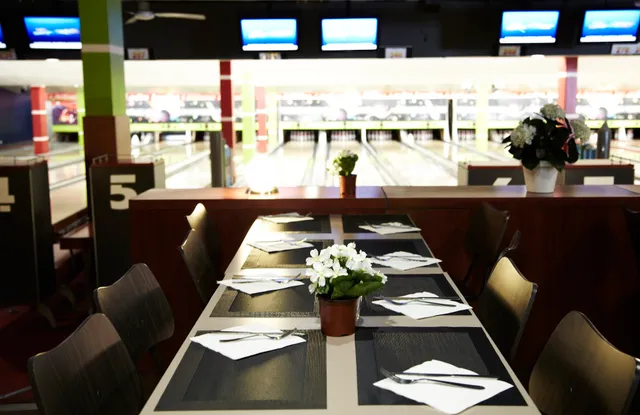 Métro Bowling : Bar, Restaurant, Bowling & Jeux d’Arcade à Lille