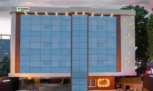 Treebo Love Shore Residency, Near Lakeshore Hospital