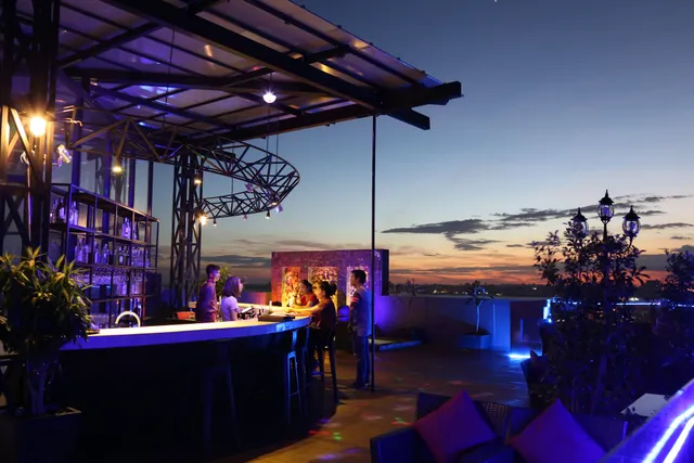 Yeak Loam Hotel & Spa