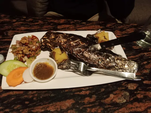 Mom's Kitchen Restaurant & Bar