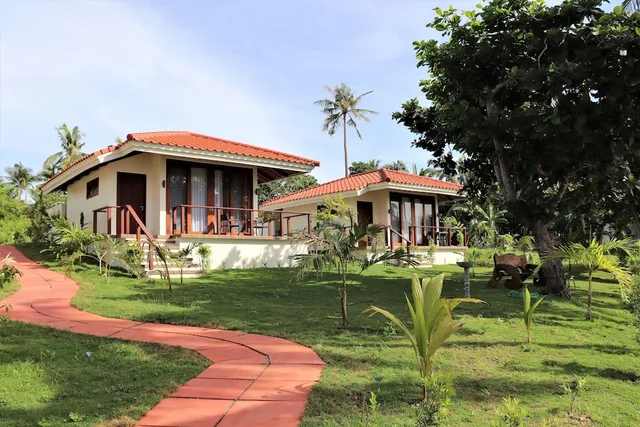 Island View Beachfront Resort