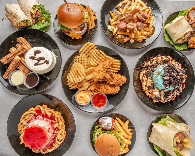 Mini Moe’s Burgers Fresh & Smash (Thorncliffe)