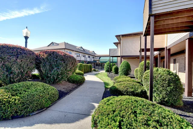 Roosevelt Inn & Suites