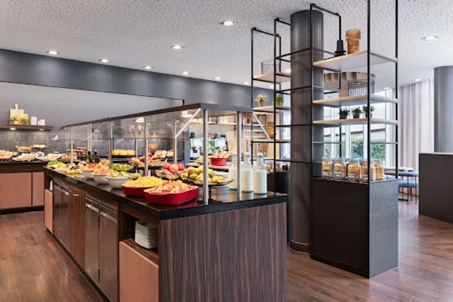 Kitchen and Bar at Courtyard