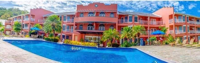 Crews Inn Hotel & Yachting Centre