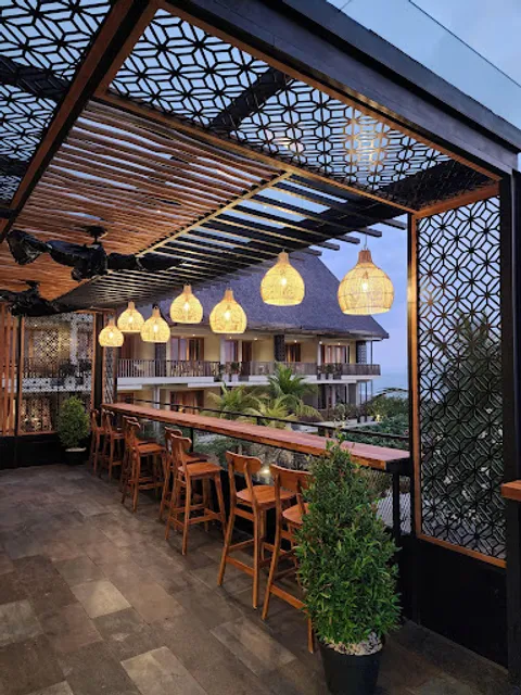 The Moon Rooftop Light Bar